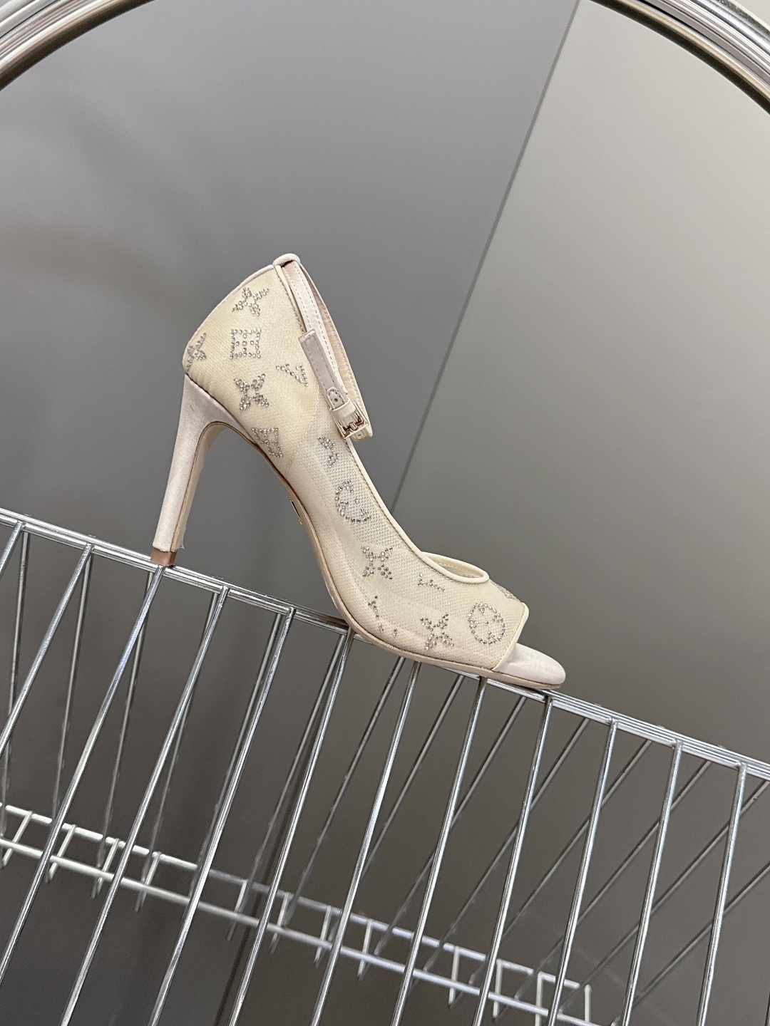 Louis Vuitton 路易威登春夏最新款时装鞋 春夏秀场出镜率最高的一款单品 超多名模上脚 简约大