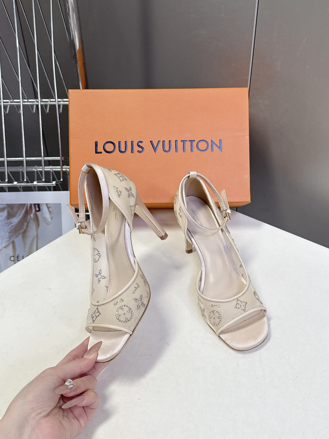 Louis Vuitton 路易威登春夏最新款时装鞋 春夏秀场出镜率最高的一款单品 超多名模上脚 简约大