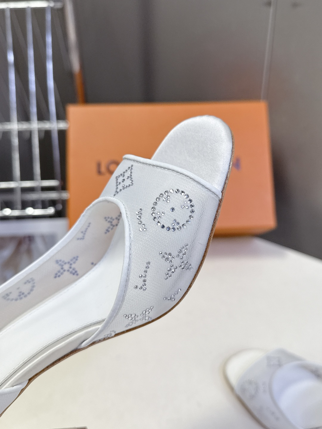 Louis Vuitton 路易威登春夏最新款时装鞋 春夏秀场出镜率最高的一款单品 超多名模上脚 简约大