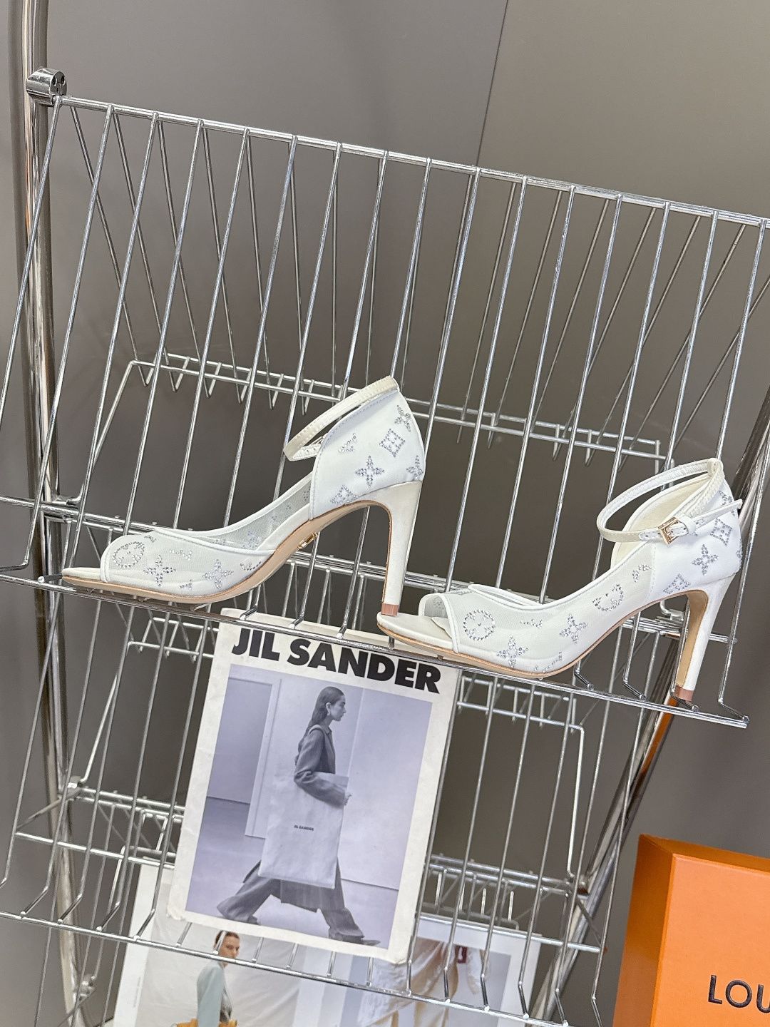 Louis Vuitton 路易威登春夏最新款时装鞋 春夏秀场出镜率最高的一款单品 超多名模上脚 简约大