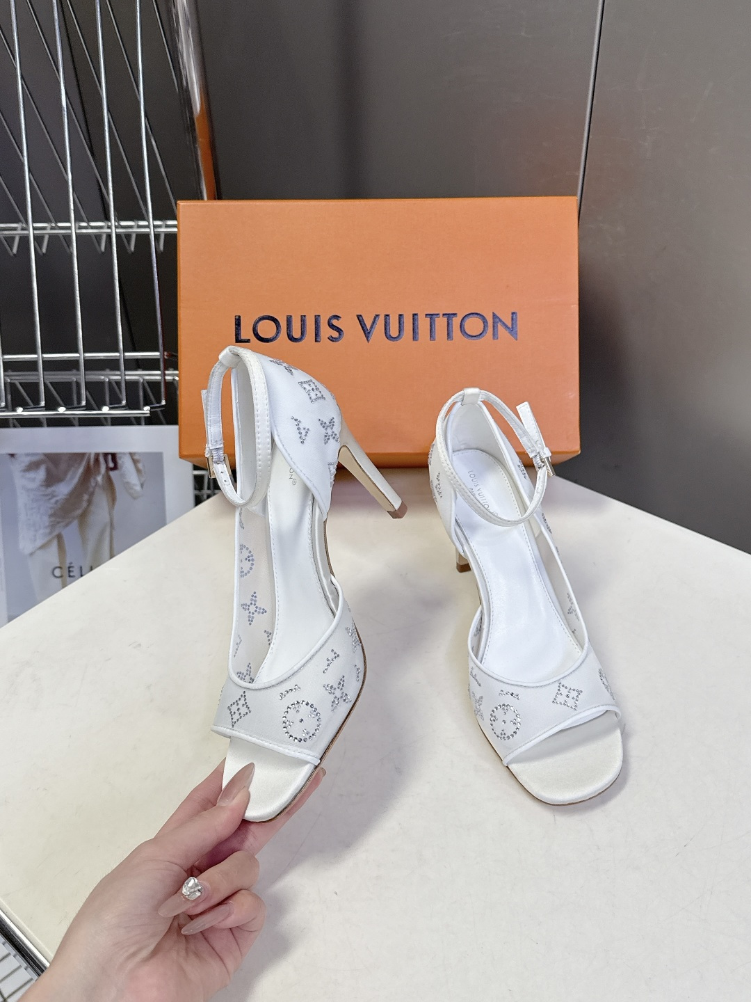 Louis Vuitton 路易威登春夏最新款时装鞋 春夏秀场出镜率最高的一款单品 超多名模上脚 简约大