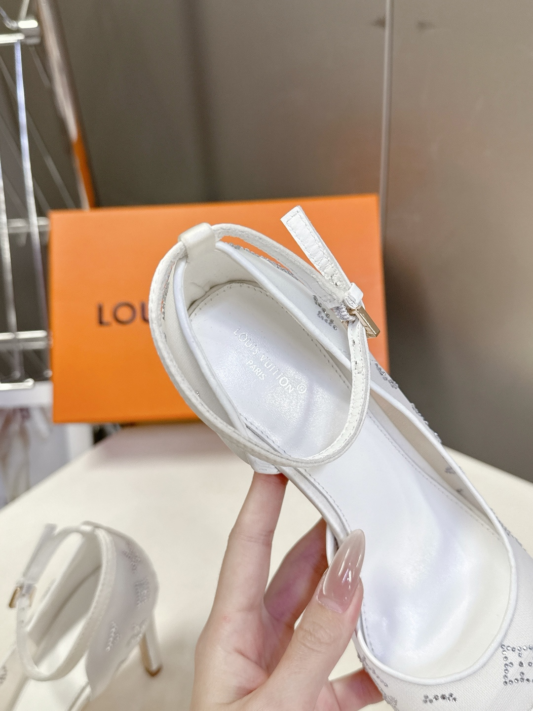 Louis Vuitton 路易威登春夏最新款时装鞋 春夏秀场出镜率最高的一款单品 超多名模上脚 简约大