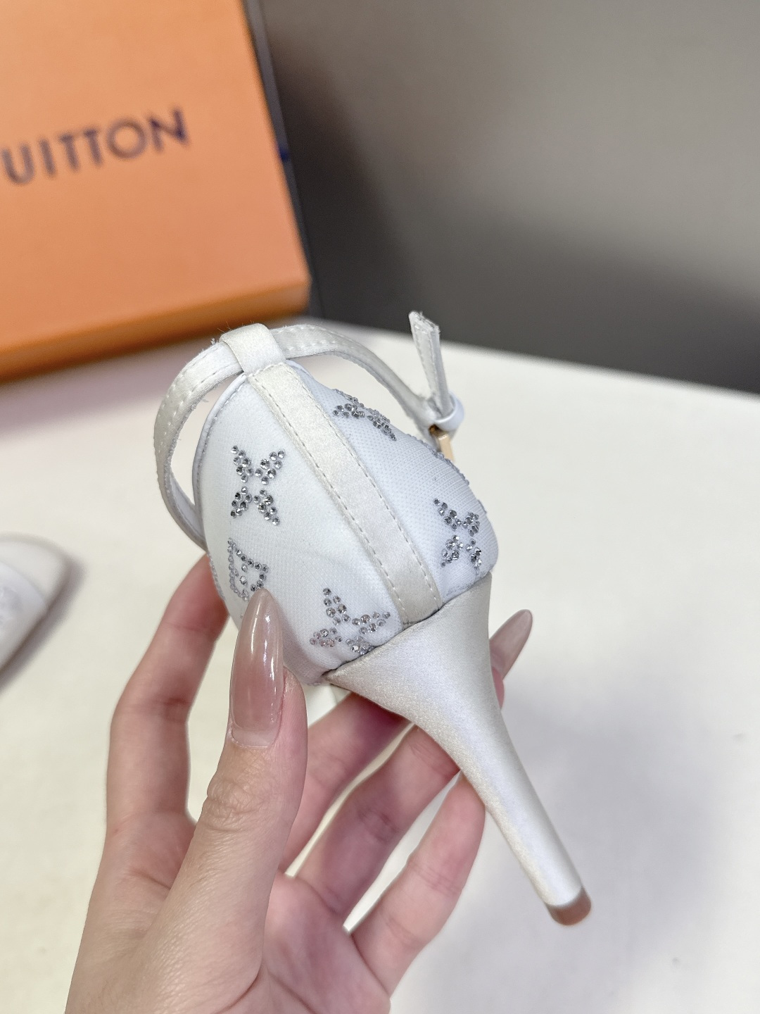 Louis Vuitton 路易威登春夏最新款时装鞋 春夏秀场出镜率最高的一款单品 超多名模上脚 简约大