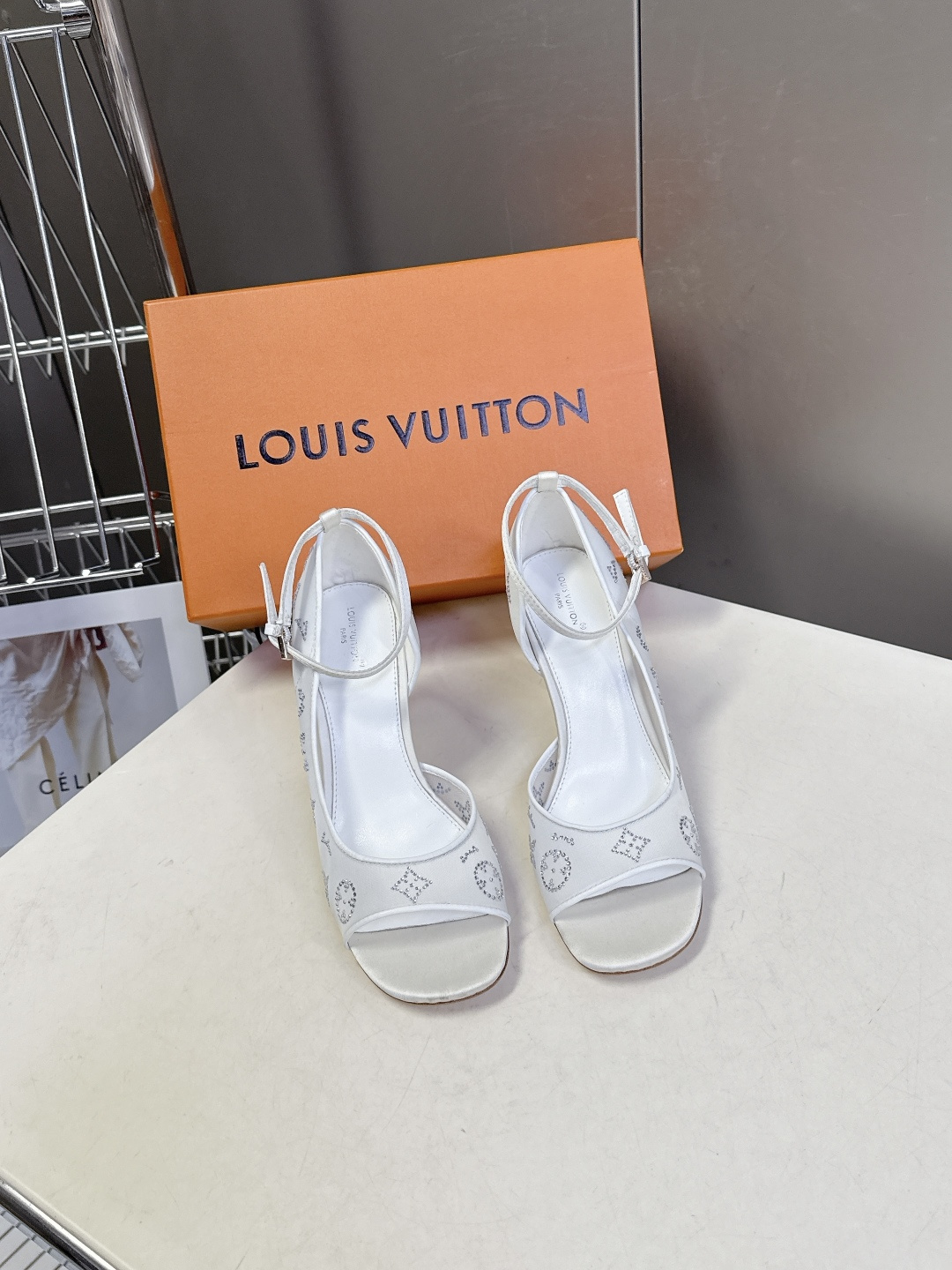 Louis Vuitton 路易威登春夏最新款时装鞋 春夏秀场出镜率最高的一款单品 超多名模上脚 简约大