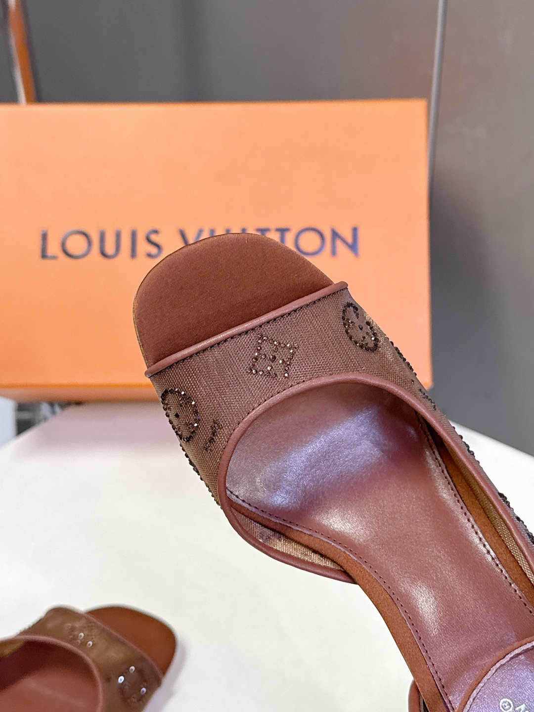 Louis Vuitton 路易威登春夏最新款时装鞋 春夏秀场出镜率最高的一款单品 超多名模上脚 简约大