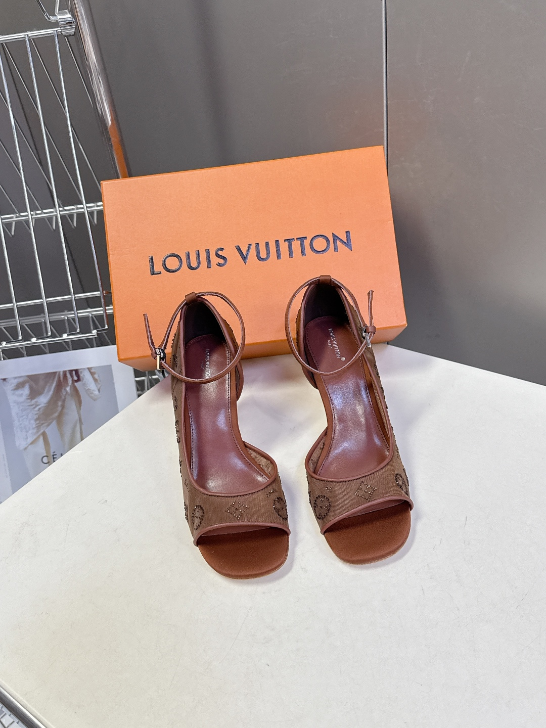 Louis Vuitton 路易威登春夏最新款时装鞋 春夏秀场出镜率最高的一款单品 超多名模上脚 简约大