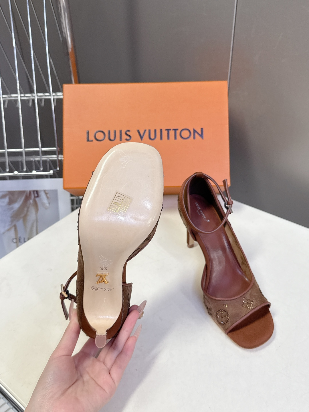 Louis Vuitton 路易威登春夏最新款时装鞋 春夏秀场出镜率最高的一款单品 超多名模上脚 简约大