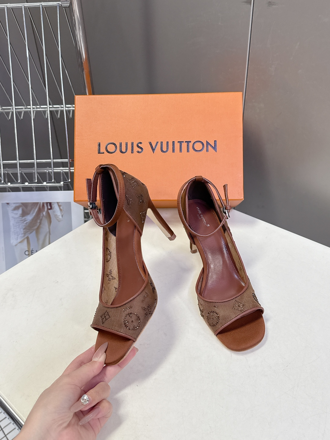 Louis Vuitton 路易威登春夏最新款时装鞋 春夏秀场出镜率最高的一款单品 超多名模上脚 简约大