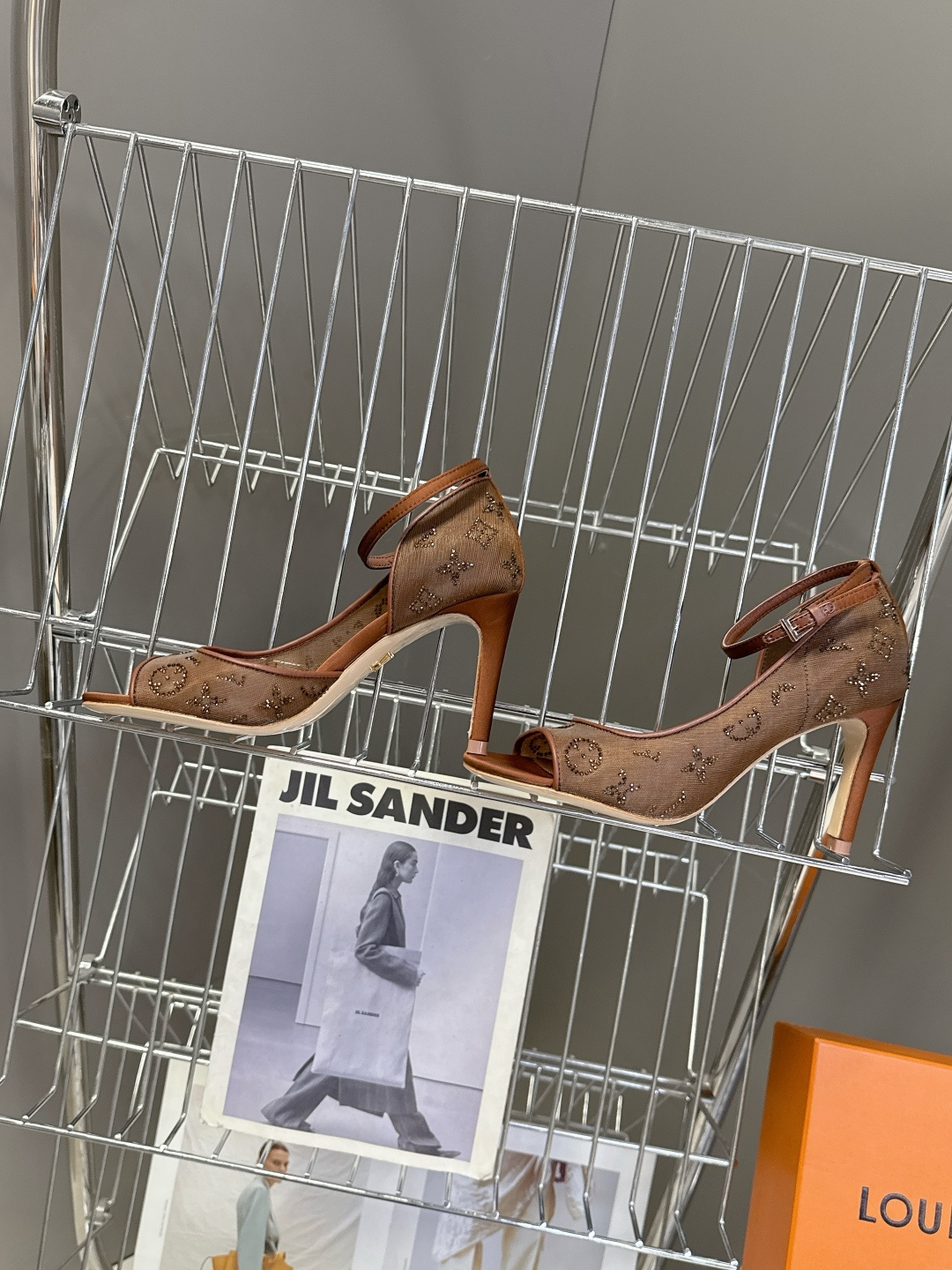 Louis Vuitton 路易威登春夏最新款时装鞋 春夏秀场出镜率最高的一款单品 超多名模上脚 简约大