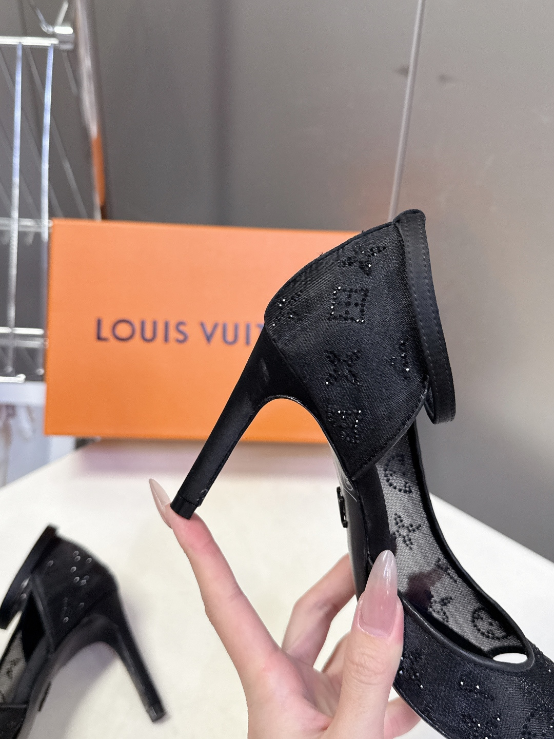 Louis Vuitton 路易威登春夏最新款时装鞋 春夏秀场出镜率最高的一款单品 超多名模上脚 简约大