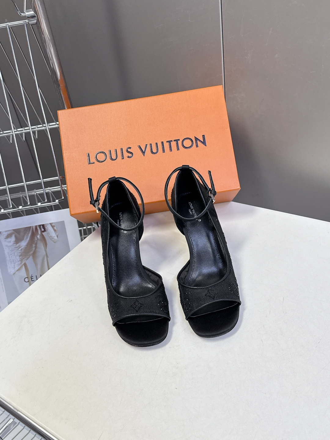 Louis Vuitton 路易威登春夏最新款时装鞋 春夏秀场出镜率最高的一款单品 超多名模上脚 简约大