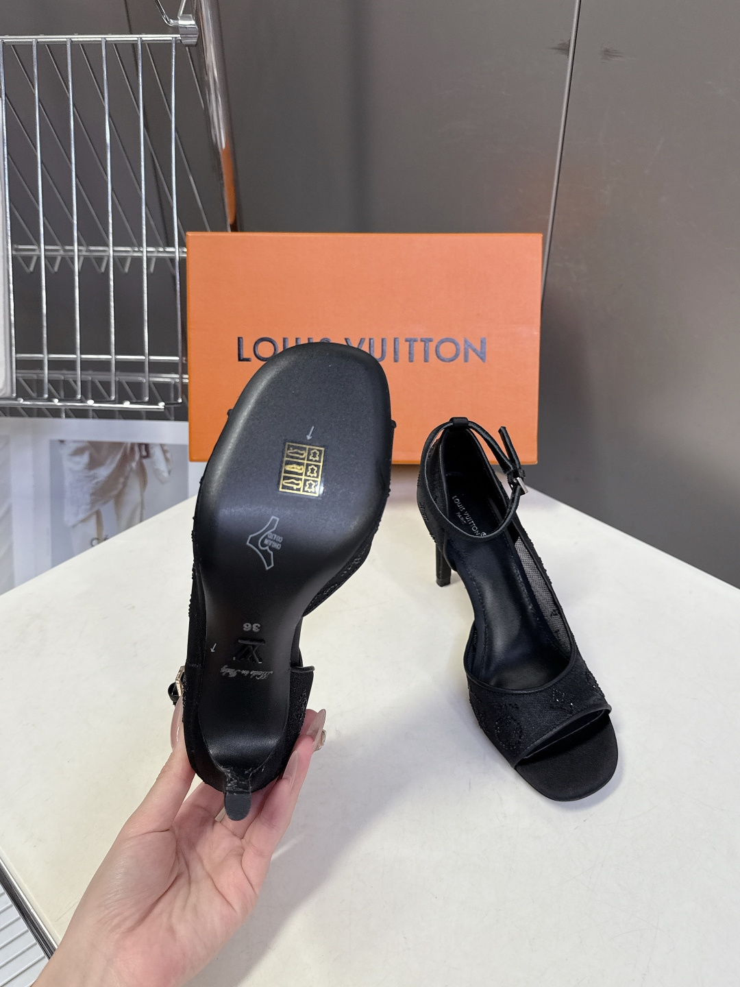 Louis Vuitton 路易威登春夏最新款时装鞋 春夏秀场出镜率最高的一款单品 超多名模上脚 简约大