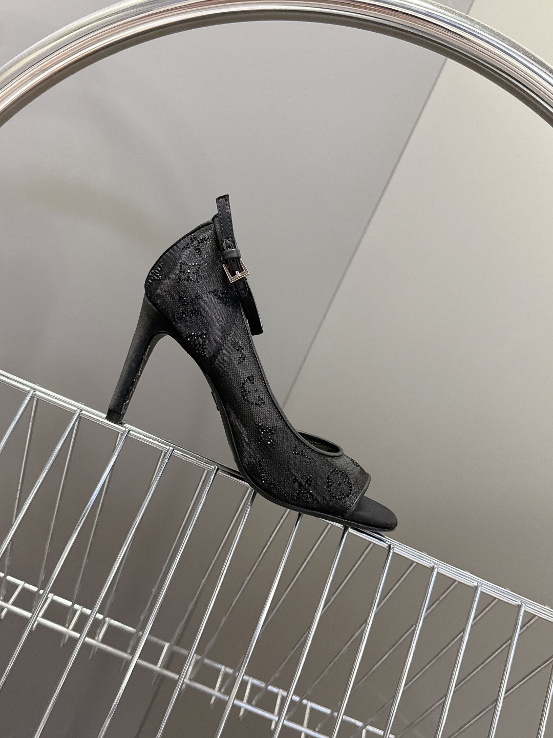 Louis Vuitton 路易威登春夏最新款时装鞋 春夏秀场出镜率最高的一款单品 超多名模上脚 简约大