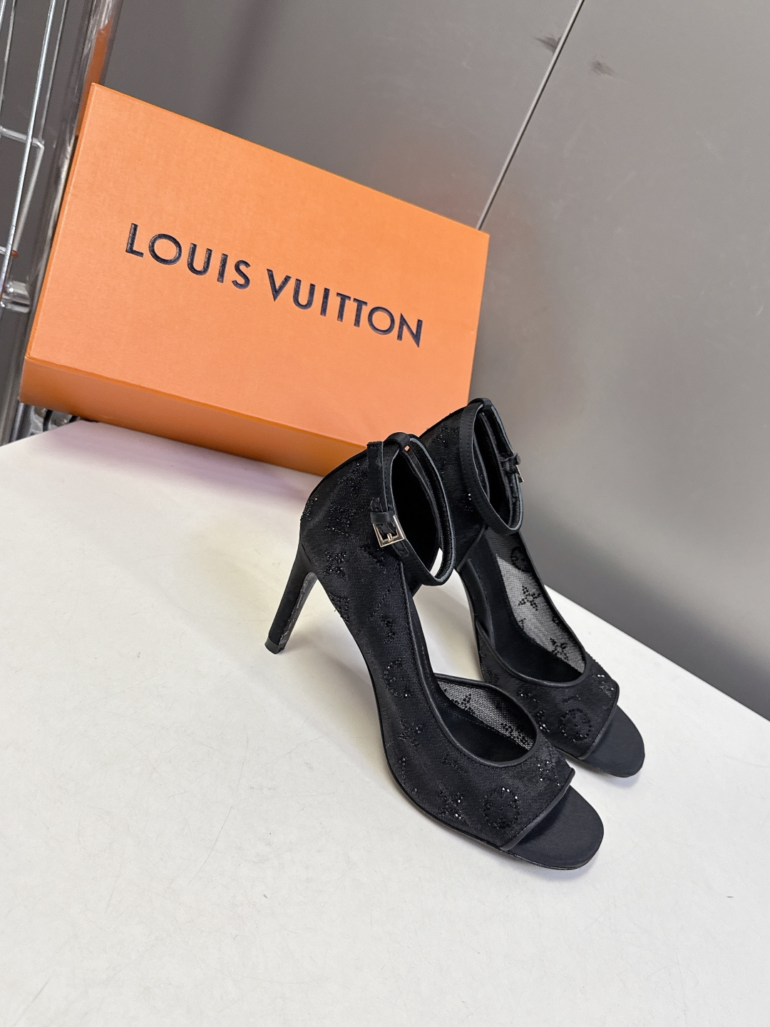 Louis Vuitton 路易威登春夏最新款时装鞋 春夏秀场出镜率最高的一款单品 超多名模上脚 简约大