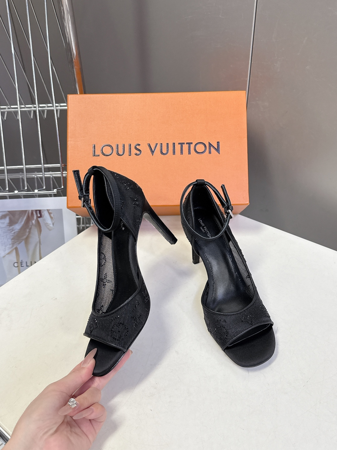 Louis Vuitton 路易威登春夏最新款时装鞋 春夏秀场出镜率最高的一款单品 超多名模上脚 简约大