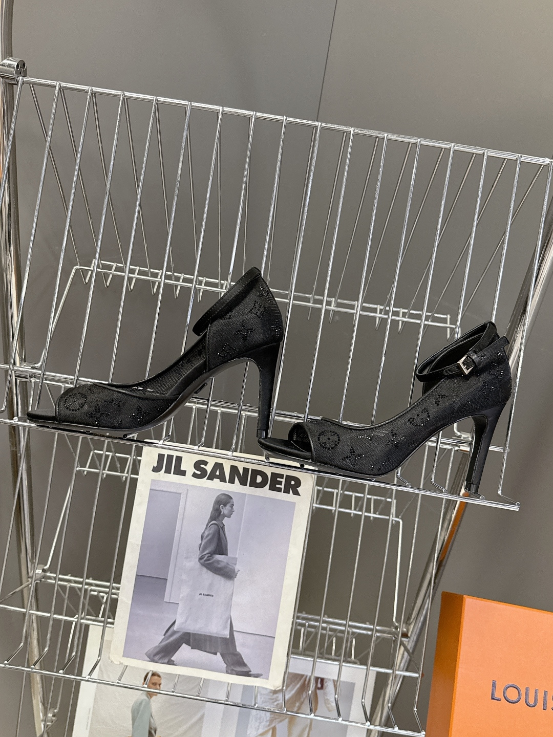 Louis Vuitton 路易威登春夏最新款时装鞋 春夏秀场出镜率最高的一款单品 超多名模上脚 简约大