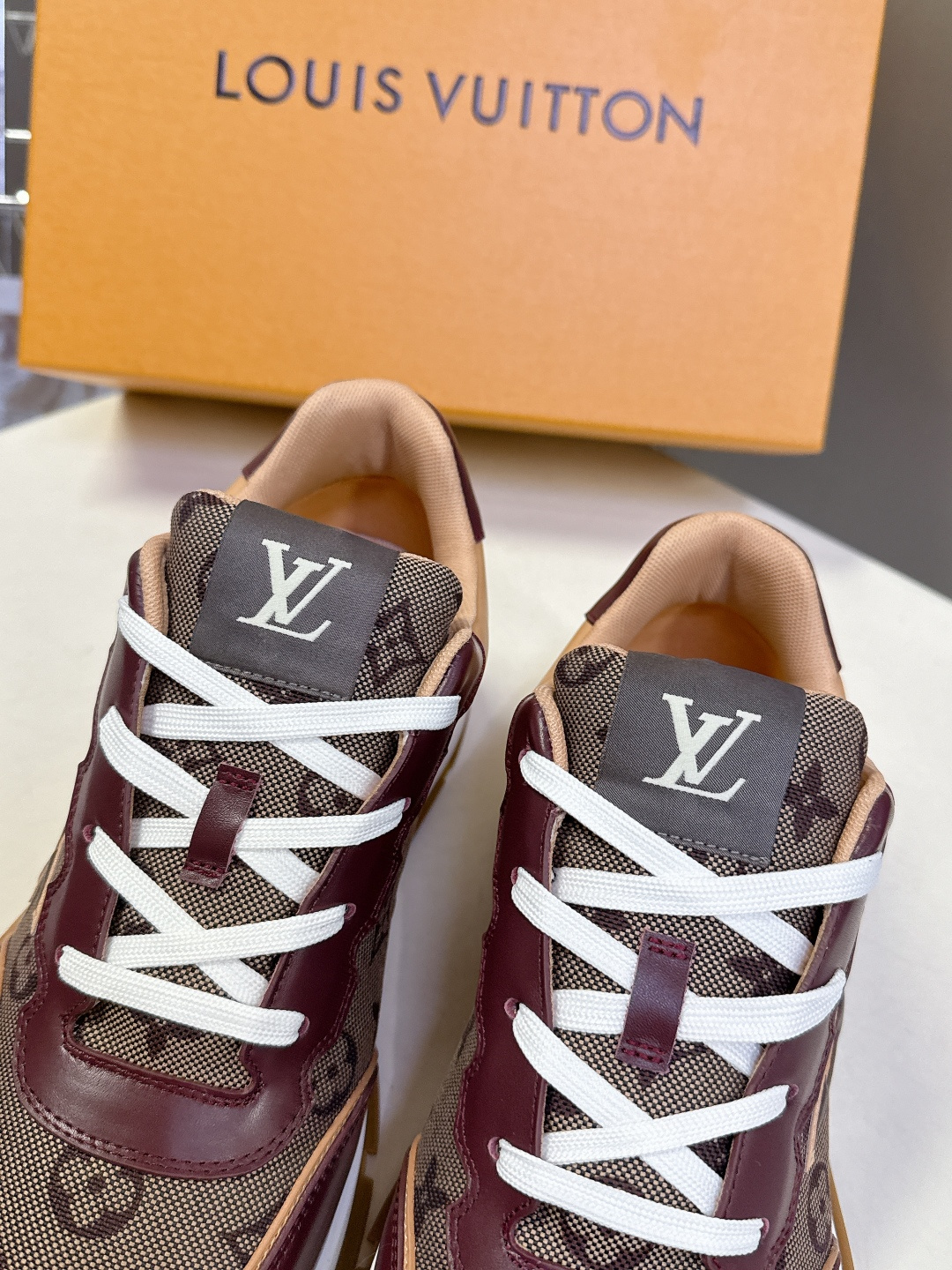 LOUIS VUITTON路易威登春夏最新款运动鞋 原版一致专柜主打最新款休闲鞋 硬货上新 代购级别！高