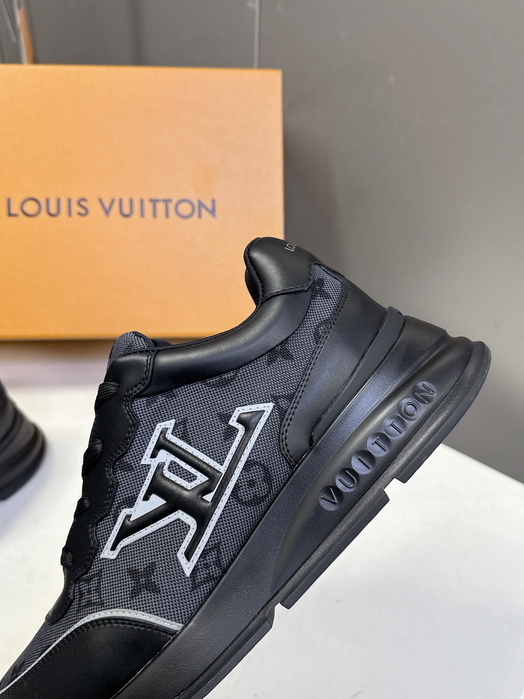 LOUIS VUITTON路易威登春夏最新款运动鞋 原版一致专柜主打最新款休闲鞋 硬货上新 代购级别！高