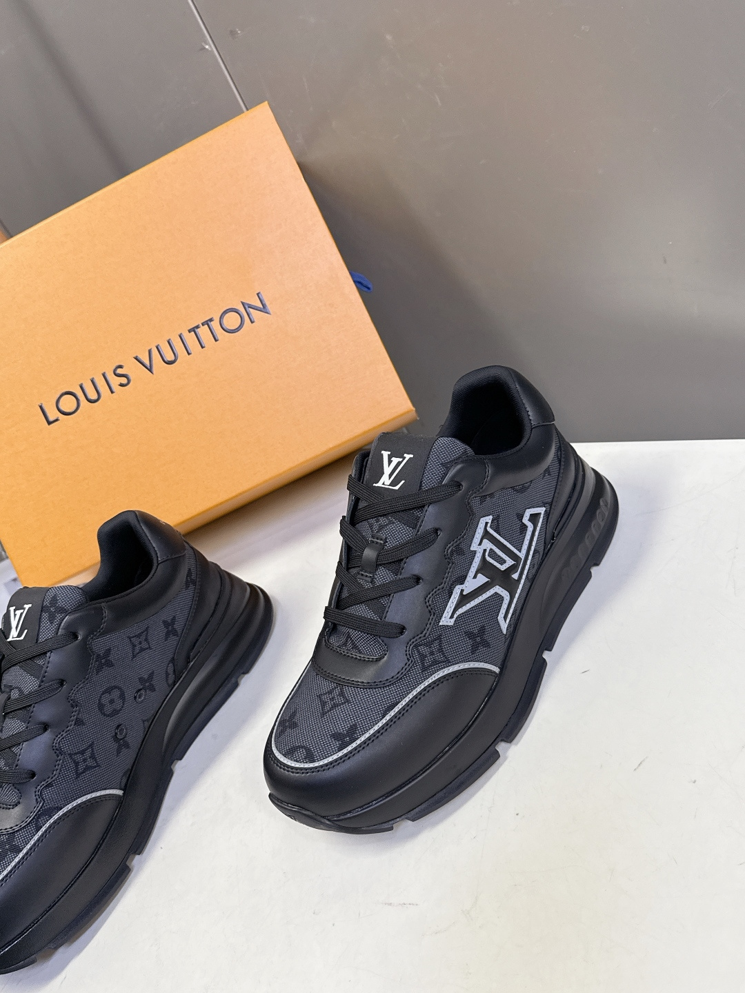 LOUIS VUITTON路易威登春夏最新款运动鞋 原版一致专柜主打最新款休闲鞋 硬货上新 代购级别！高