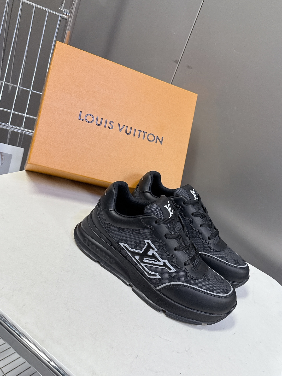 LOUIS VUITTON路易威登春夏最新款运动鞋 原版一致专柜主打最新款休闲鞋 硬货上新 代购级别！高