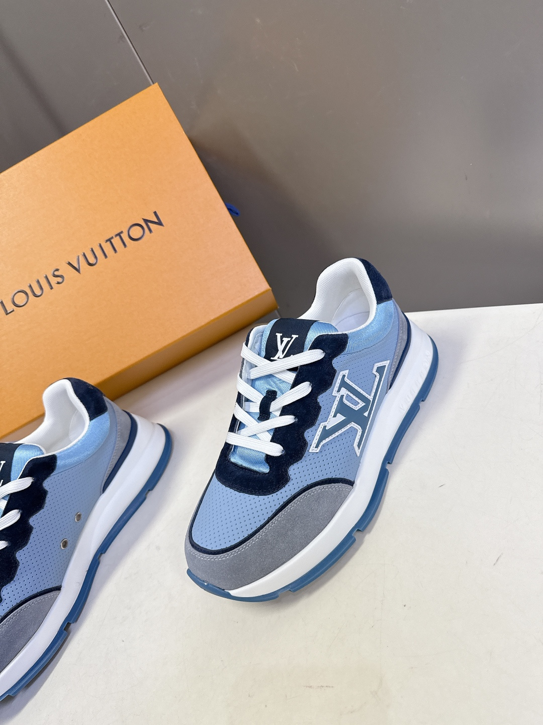 LOUIS VUITTON路易威登春夏最新款运动鞋 原版一致专柜主打最新款休闲鞋 硬货上新 代购级别！高