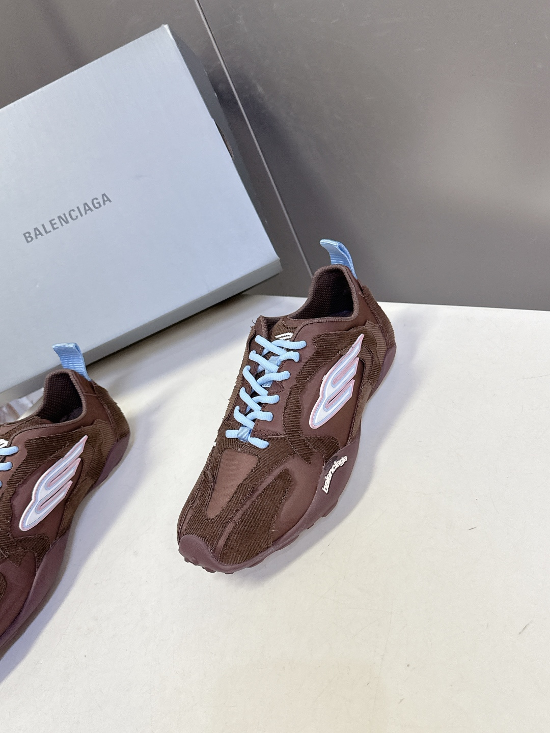BALENCIAGA巴黎世家2026春夏最新款 Monday Ultra 复古系带 休闲鞋 巴黎又一火爆