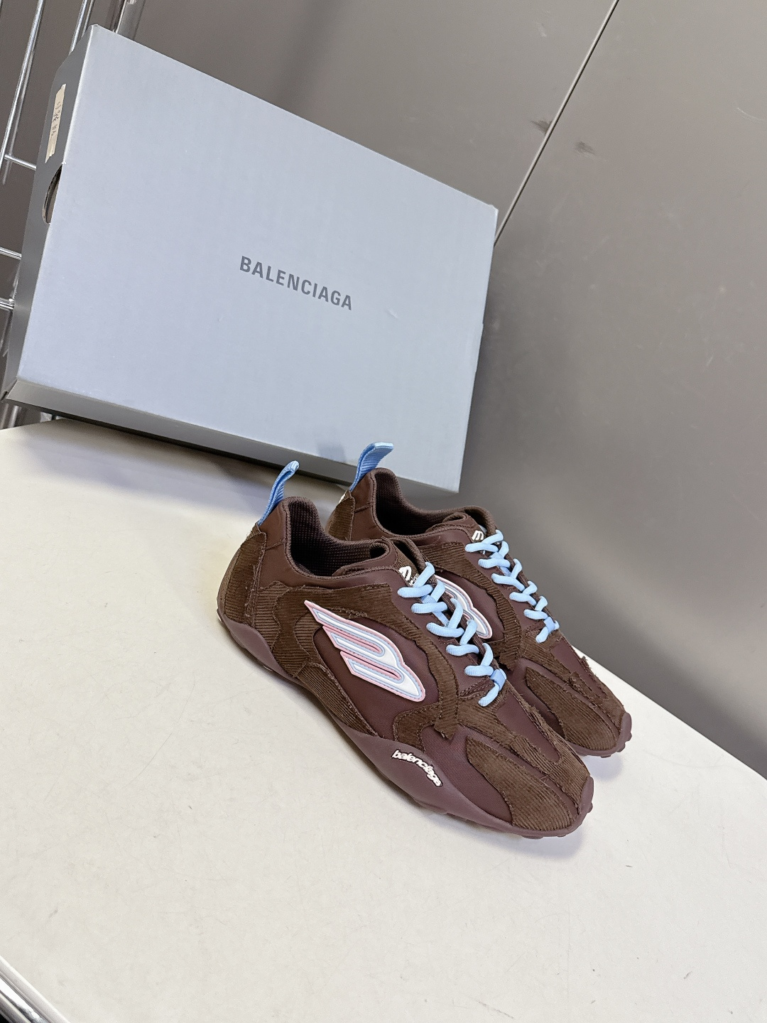 BALENCIAGA巴黎世家2026春夏最新款 Monday Ultra 复古系带 休闲鞋 巴黎又一火爆