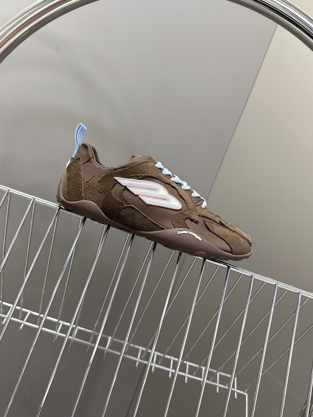 BALENCIAGA巴黎世家2026春夏最新款 Monday Ultra 复古系带 休闲鞋 巴黎又一火爆