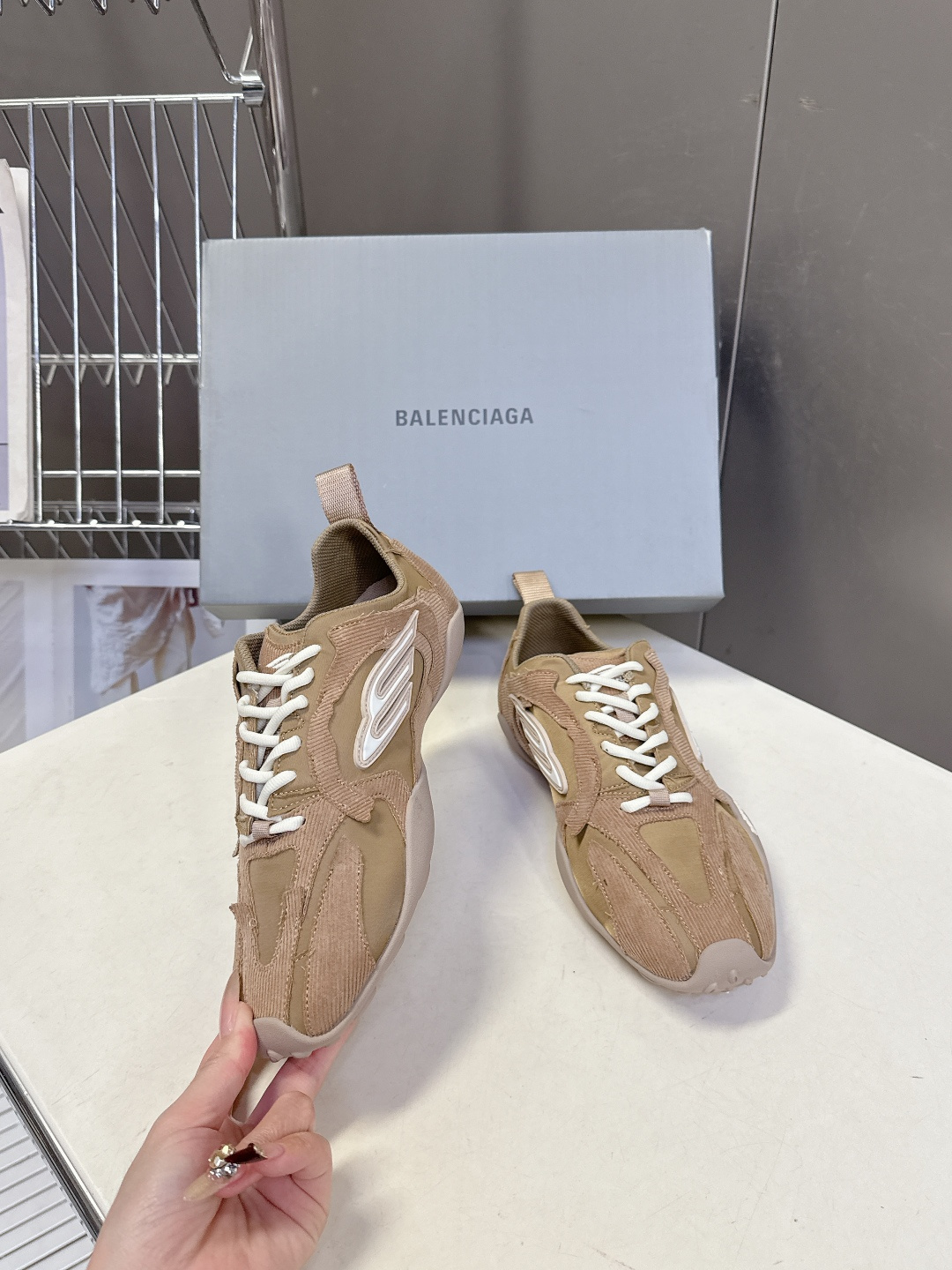 BALENCIAGA巴黎世家2026春夏最新款 Monday Ultra 复古系带 休闲鞋 巴黎又一火爆