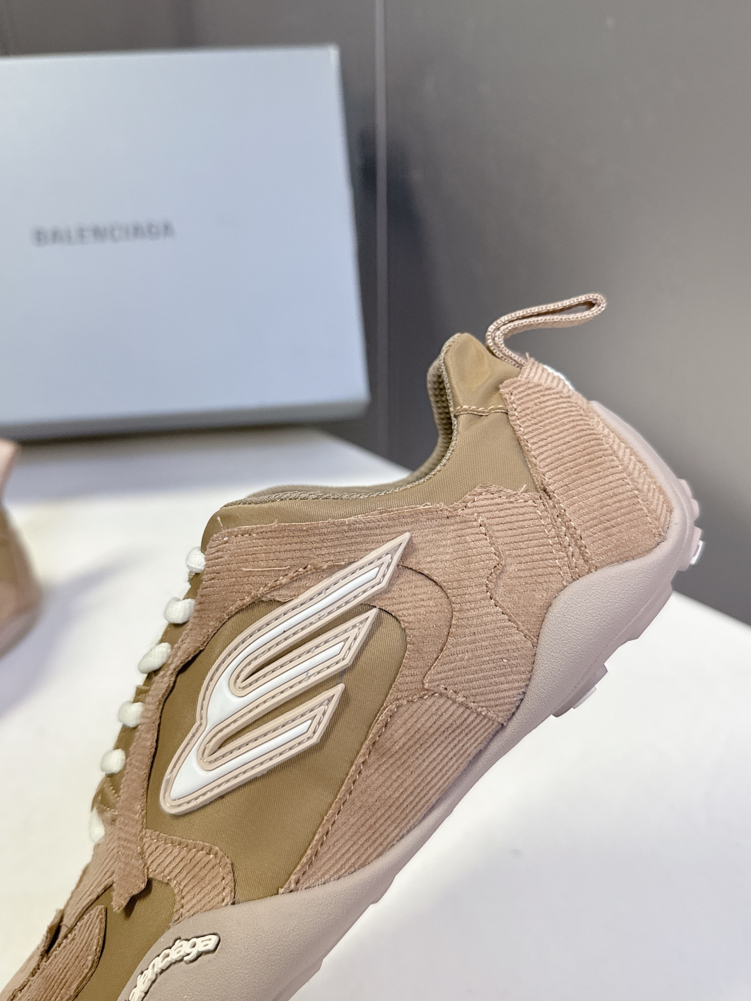 BALENCIAGA巴黎世家2026春夏最新款 Monday Ultra 复古系带 休闲鞋 巴黎又一火爆