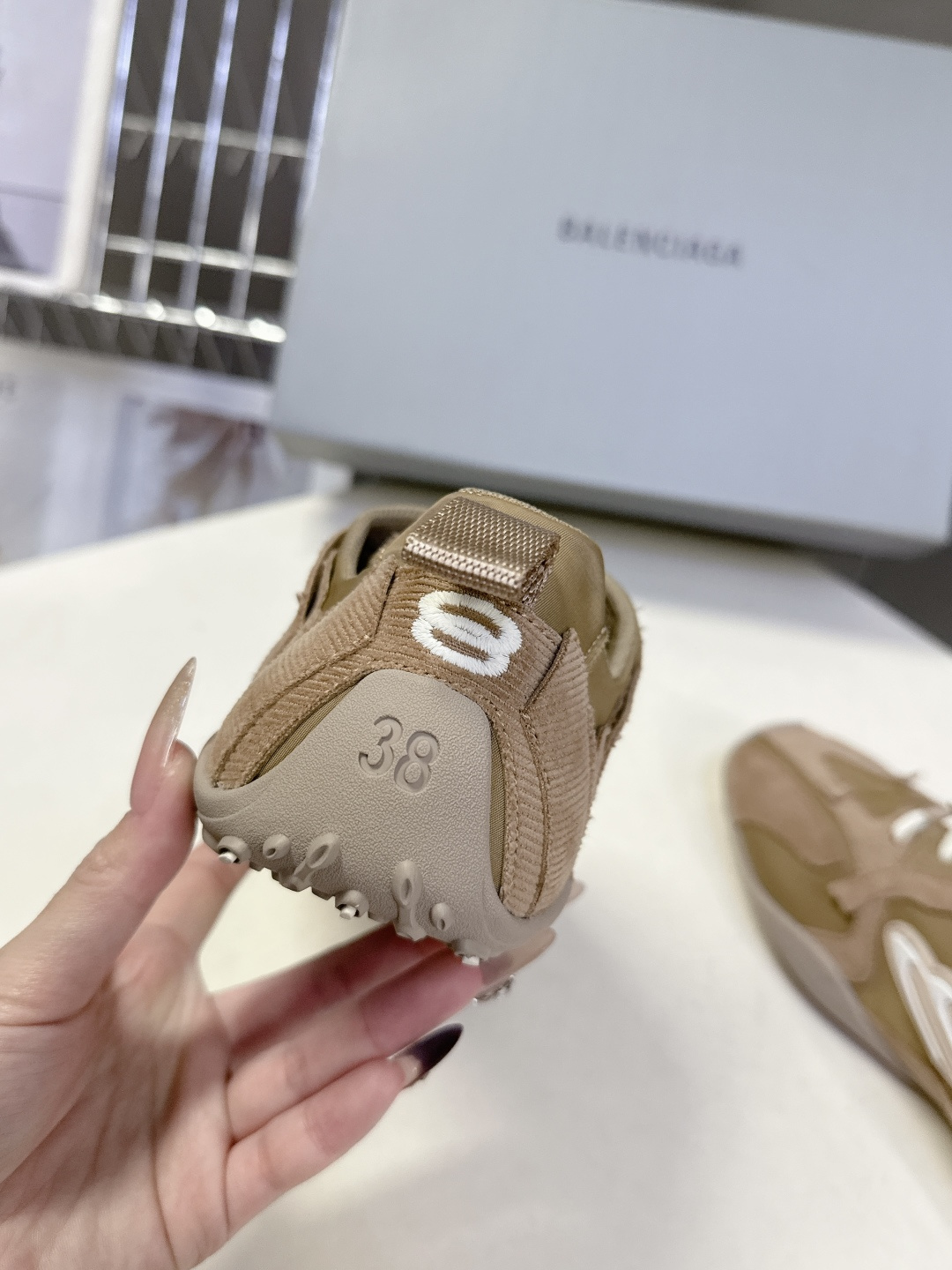 BALENCIAGA巴黎世家2026春夏最新款 Monday Ultra 复古系带 休闲鞋 巴黎又一火爆