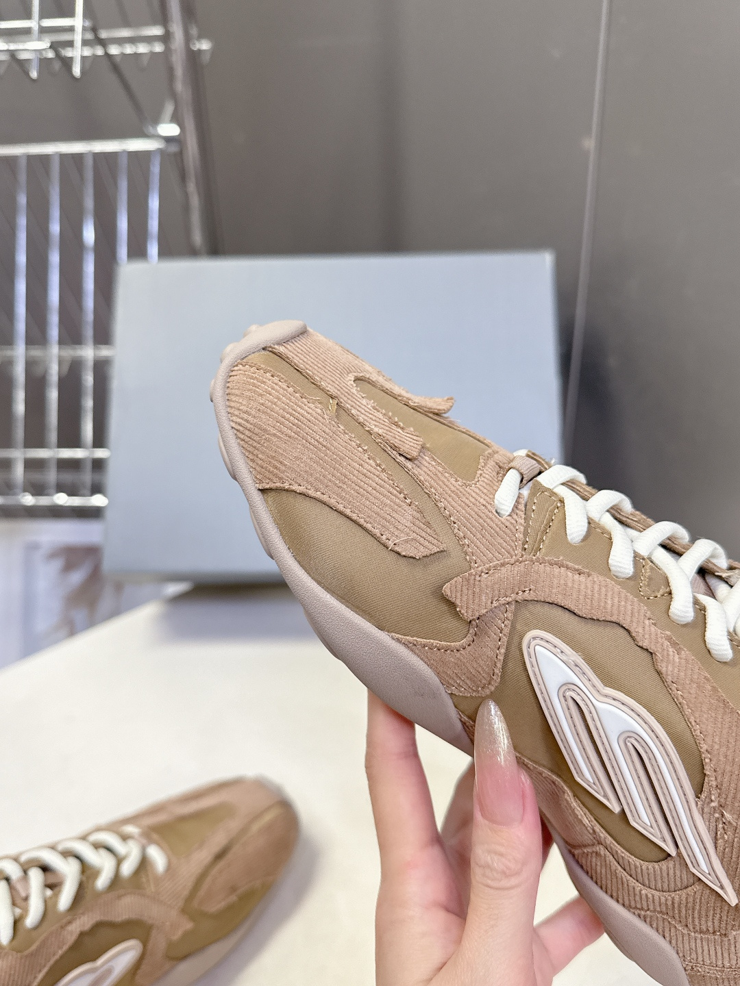 BALENCIAGA巴黎世家2026春夏最新款 Monday Ultra 复古系带 休闲鞋 巴黎又一火爆