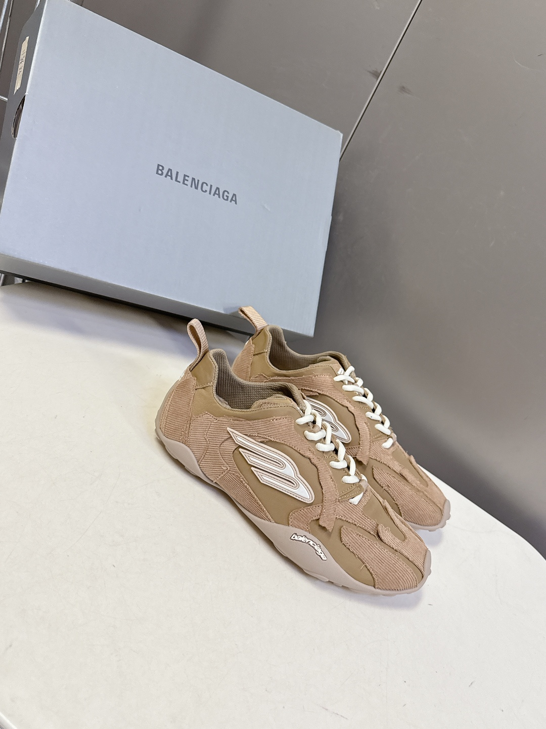 BALENCIAGA巴黎世家2026春夏最新款 Monday Ultra 复古系带 休闲鞋 巴黎又一火爆