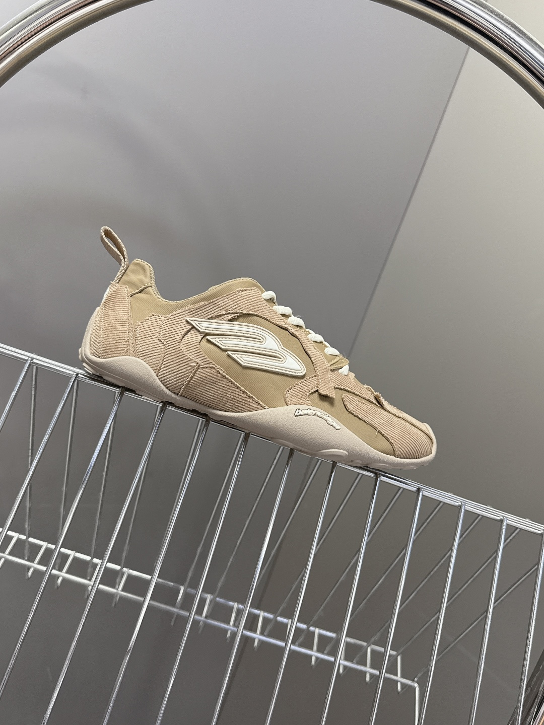 BALENCIAGA巴黎世家2026春夏最新款 Monday Ultra 复古系带 休闲鞋 巴黎又一火爆