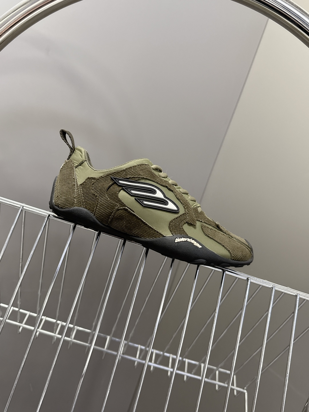 BALENCIAGA巴黎世家2026春夏最新款 Monday Ultra 复古系带 休闲鞋 巴黎又一火爆