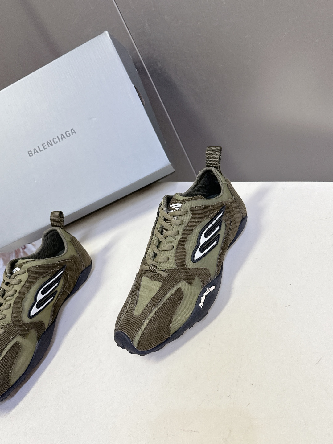 BALENCIAGA巴黎世家2026春夏最新款 Monday Ultra 复古系带 休闲鞋 巴黎又一火爆
