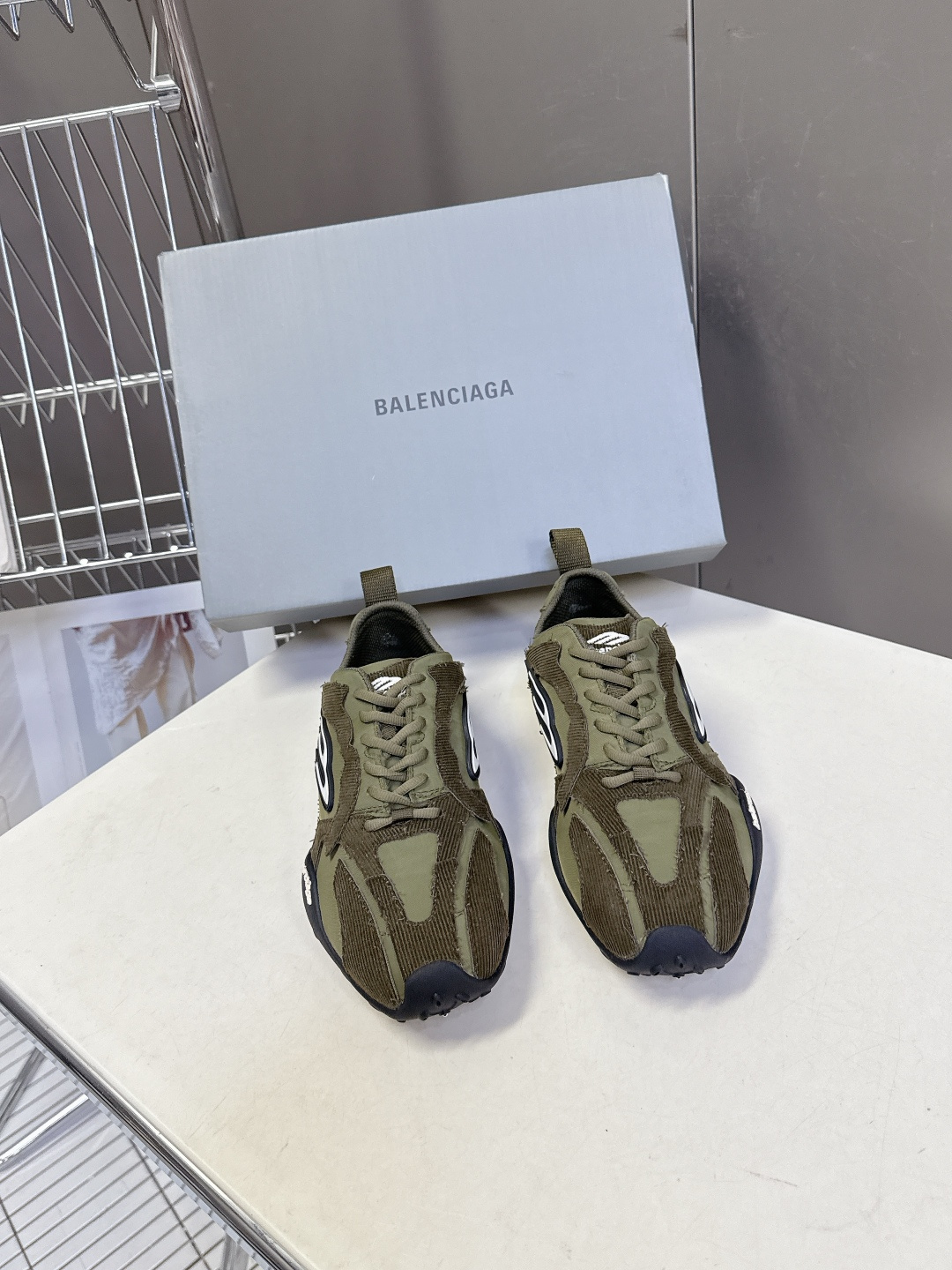 BALENCIAGA巴黎世家2026春夏最新款 Monday Ultra 复古系带 休闲鞋 巴黎又一火爆