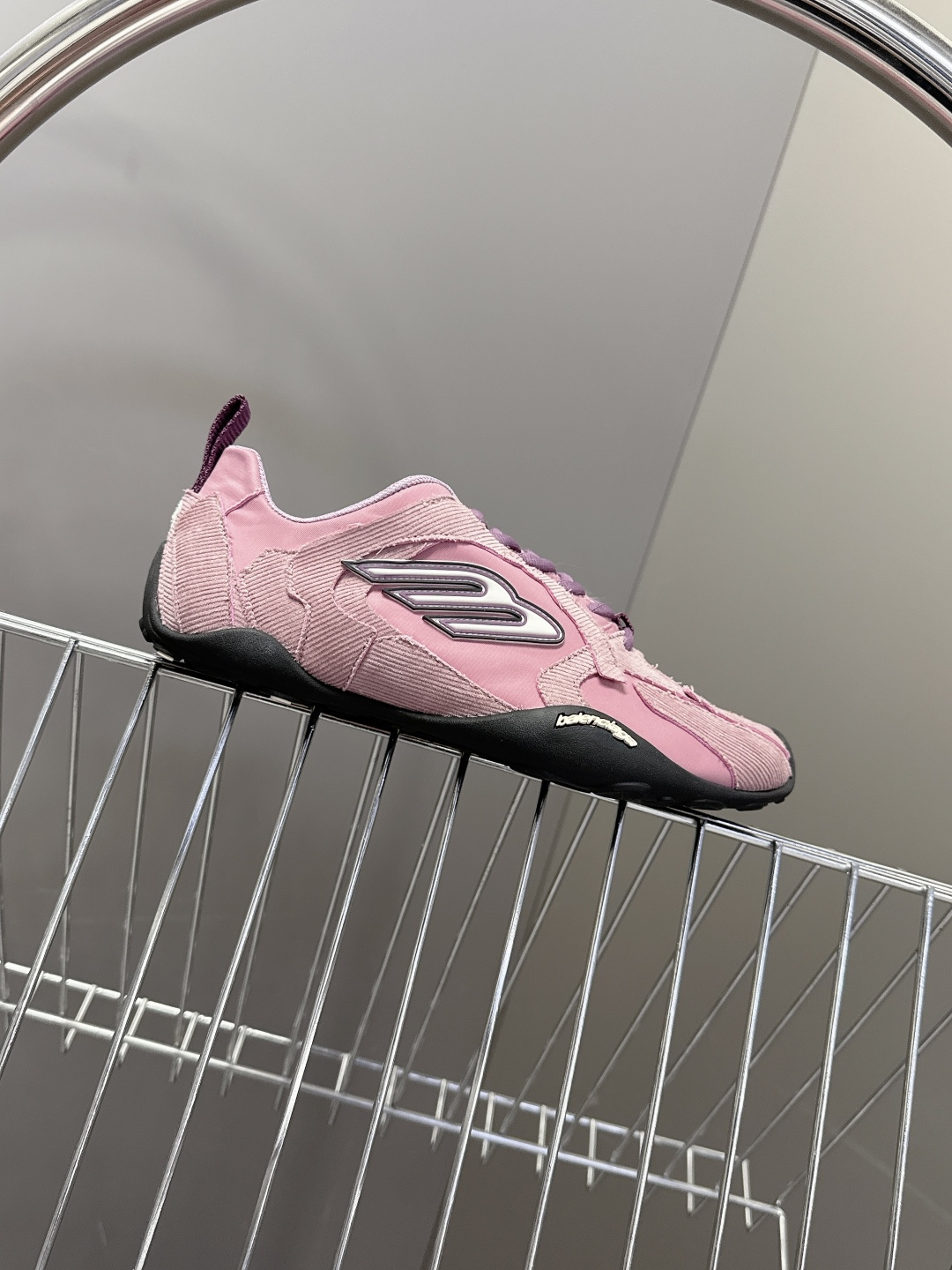 BALENCIAGA巴黎世家2026春夏最新款 Monday Ultra 复古系带 休闲鞋 巴黎又一火爆