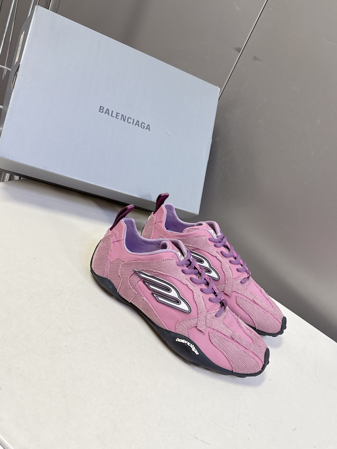 BALENCIAGA巴黎世家2026春夏最新款 Monday Ultra 复古系带 休闲鞋 巴黎又一火爆