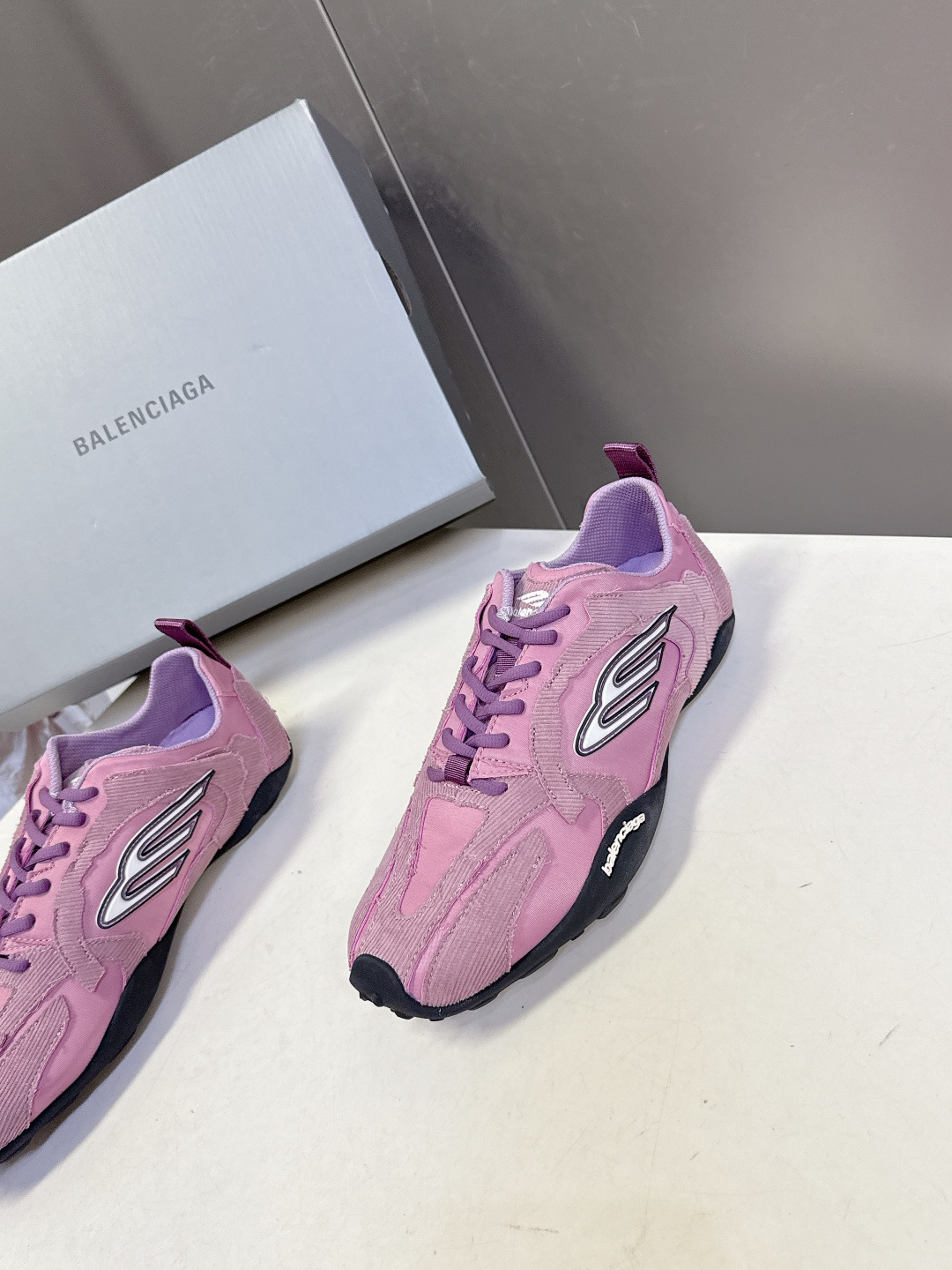 BALENCIAGA巴黎世家2026春夏最新款 Monday Ultra 复古系带 休闲鞋 巴黎又一火爆