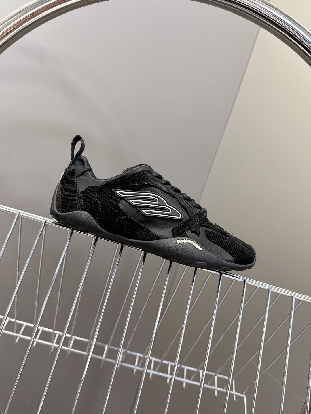 BALENCIAGA巴黎世家2026春夏最新款 Monday Ultra 复古系带 休闲鞋 巴黎又一火爆