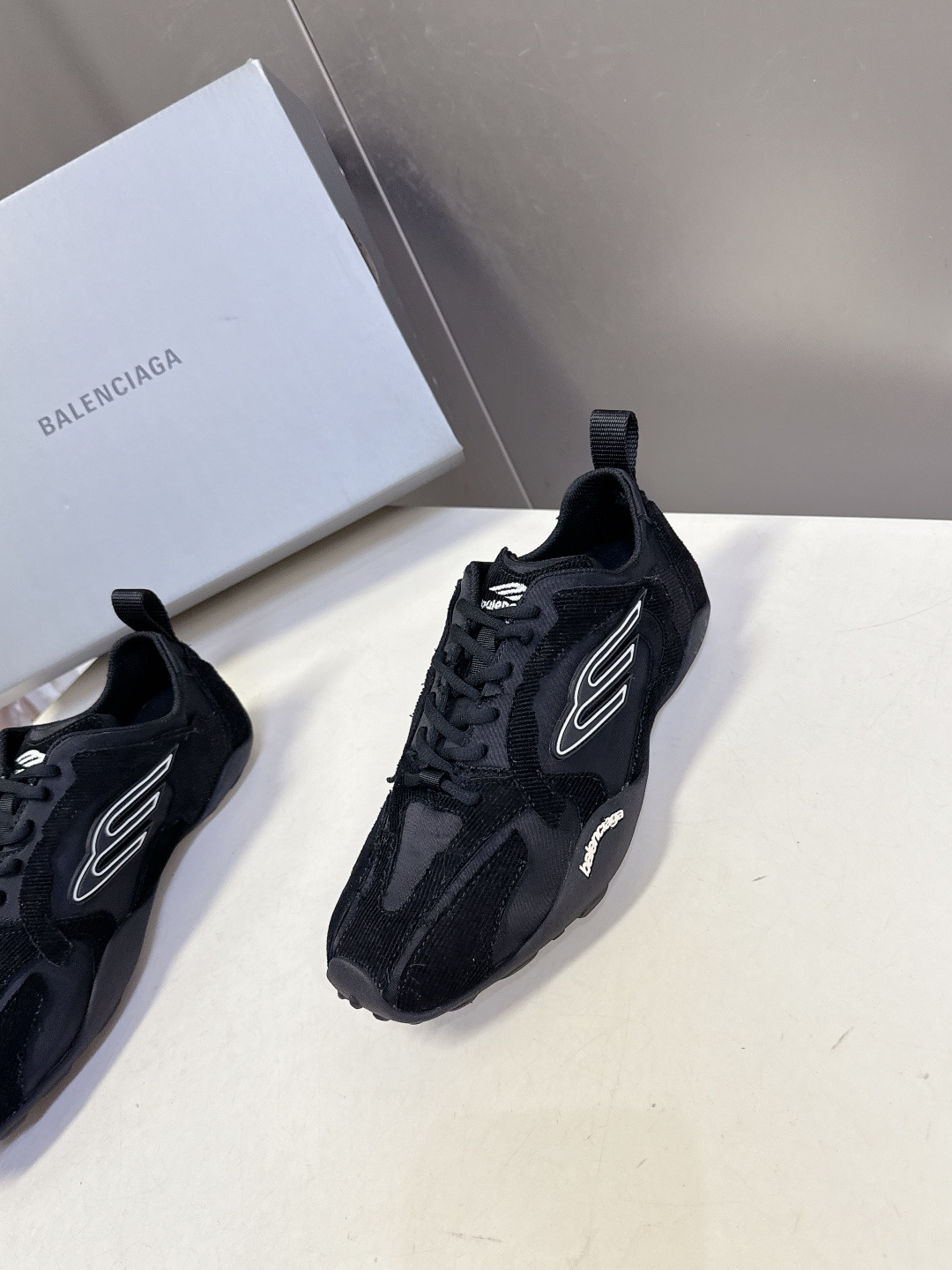 BALENCIAGA巴黎世家2026春夏最新款 Monday Ultra 复古系带 休闲鞋 巴黎又一火爆