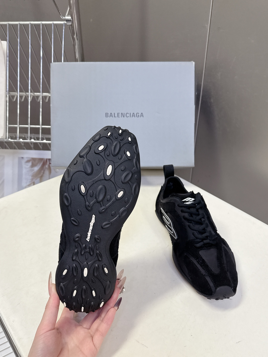 BALENCIAGA巴黎世家2026春夏最新款 Monday Ultra 复古系带 休闲鞋 巴黎又一火爆