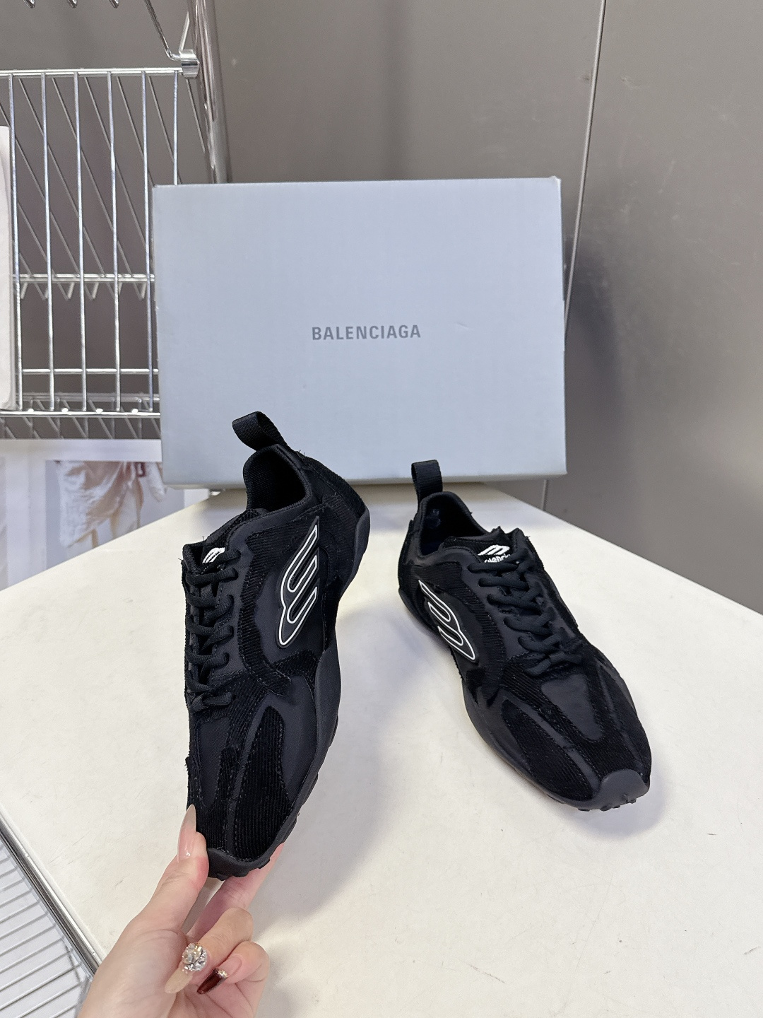BALENCIAGA巴黎世家2026春夏最新款 Monday Ultra 复古系带 休闲鞋 巴黎又一火爆