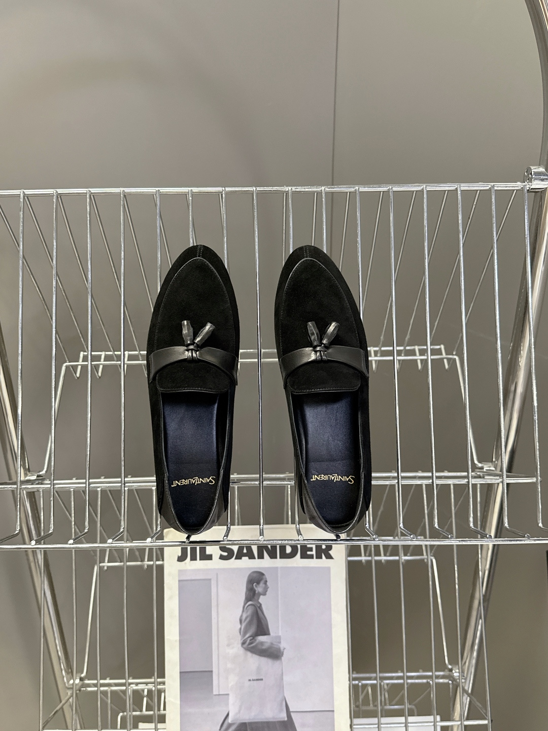 Saint Laurent圣罗兰经典乐福小皮鞋 超级超级无敌火爆的一个款这款我们家每个版面的五金扣都要开