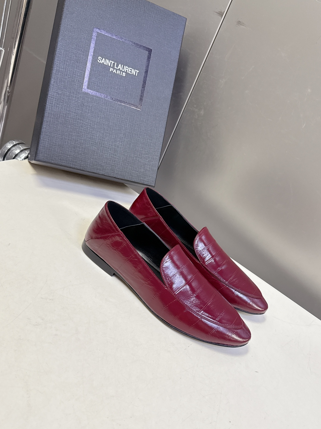 Saint Laurent圣罗兰经典乐福小皮鞋 超级超级无敌火爆的一个款这款我们家每个版面的五金扣都要开