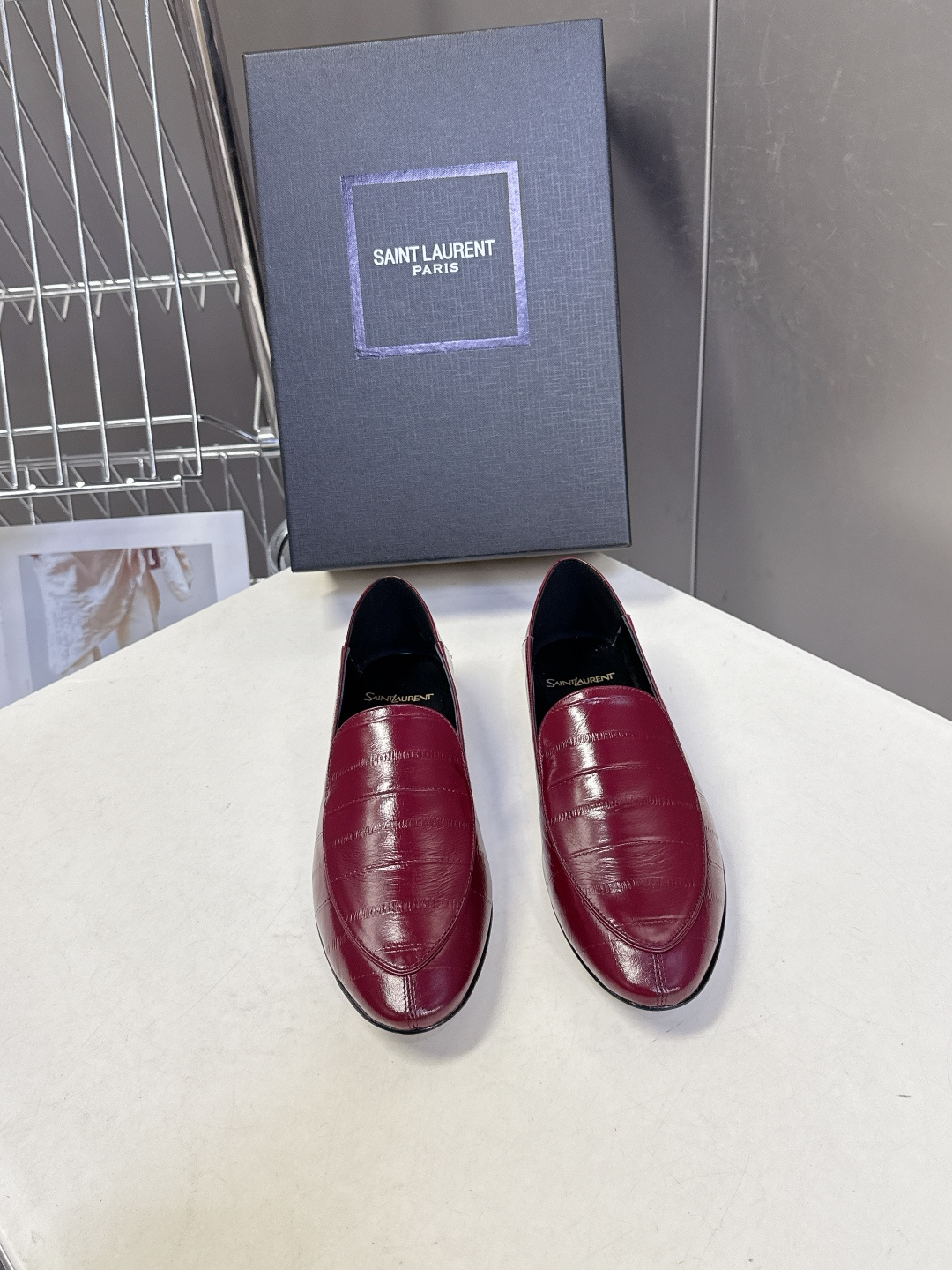 Saint Laurent圣罗兰经典乐福小皮鞋 超级超级无敌火爆的一个款这款我们家每个版面的五金扣都要开