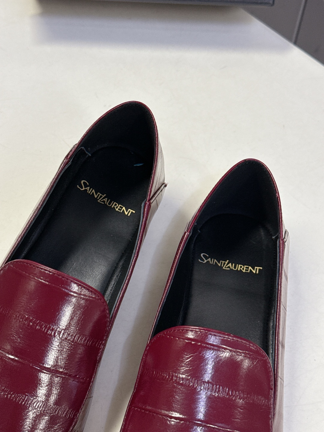 Saint Laurent圣罗兰经典乐福小皮鞋 超级超级无敌火爆的一个款这款我们家每个版面的五金扣都要开