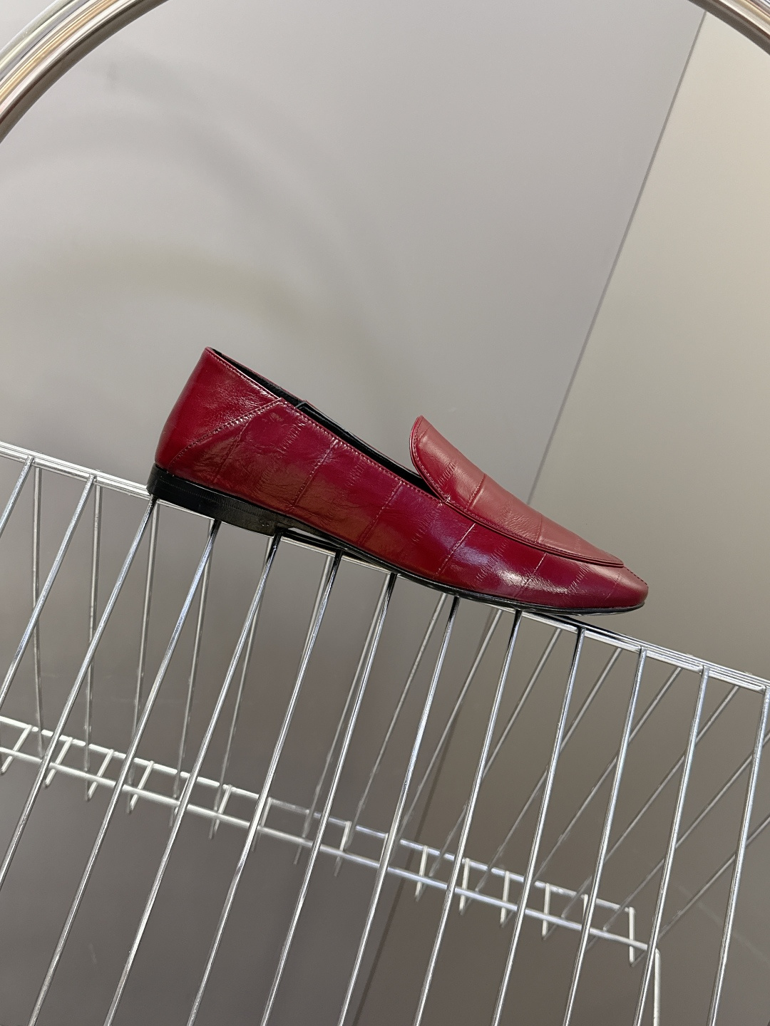 Saint Laurent圣罗兰经典乐福小皮鞋 超级超级无敌火爆的一个款这款我们家每个版面的五金扣都要开