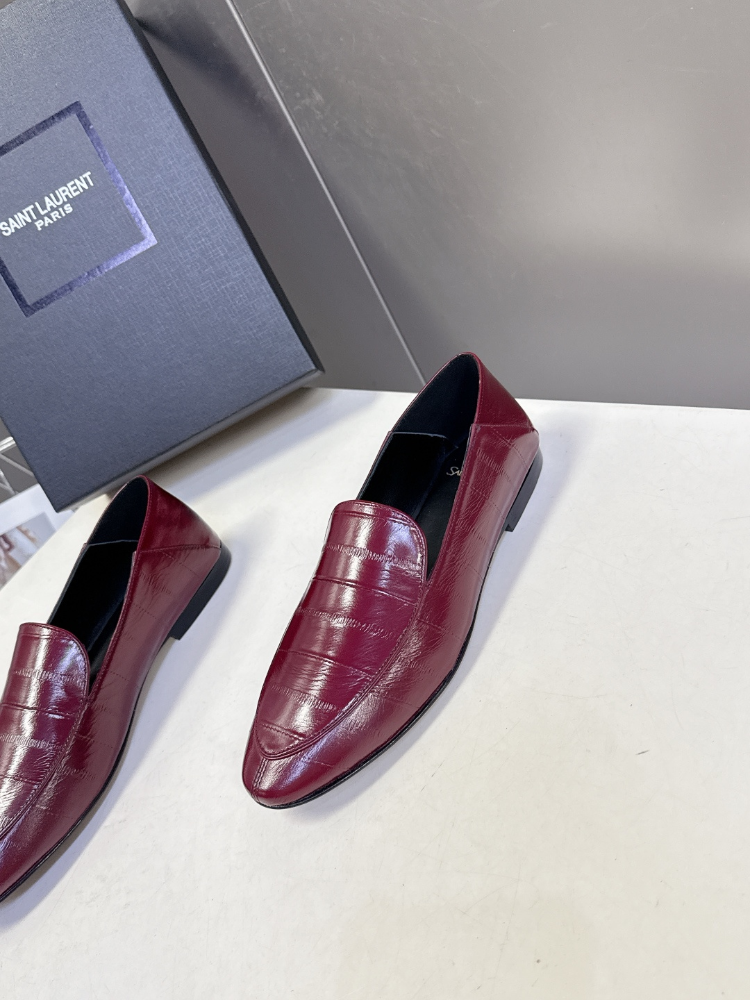 Saint Laurent圣罗兰经典乐福小皮鞋 超级超级无敌火爆的一个款这款我们家每个版面的五金扣都要开